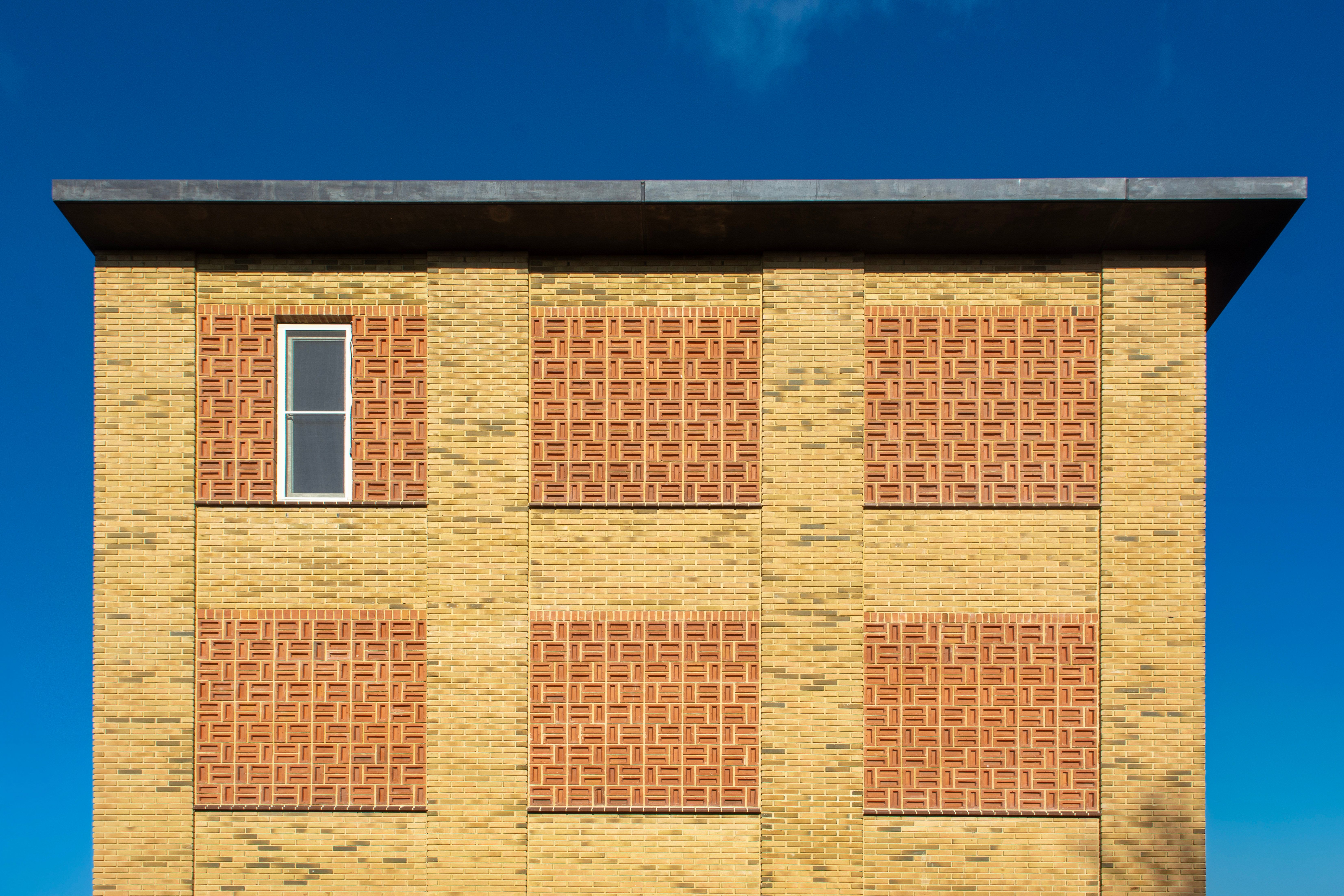 Heage — student move with boxes and a van
