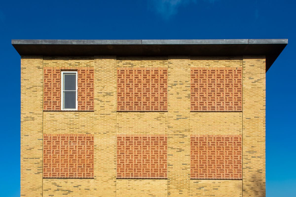 student moves in Goring — Student Moves in Goring — the working end of the job