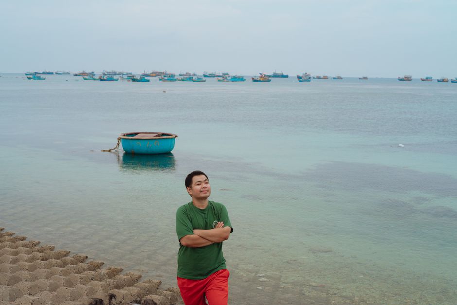 budget travel backpacker with map and local food