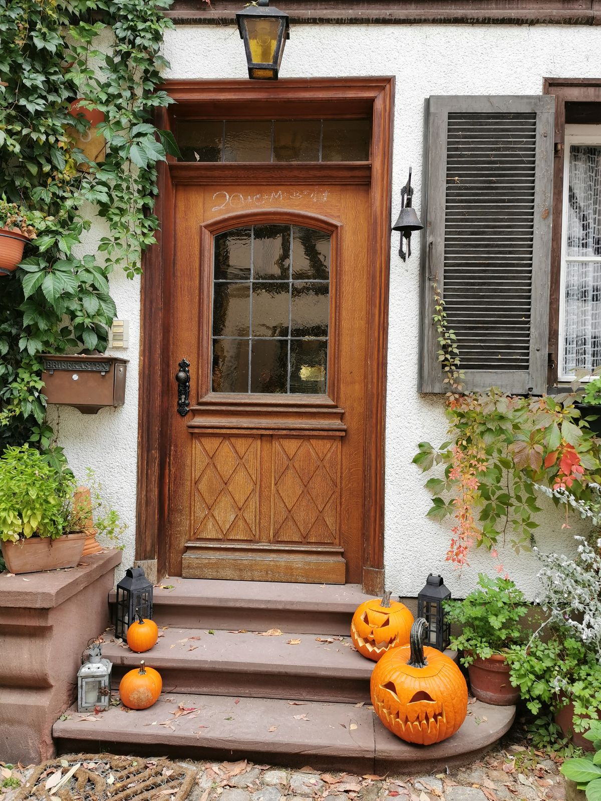 Warm, inviting porch decorated with jack-o'-lanterns for a charming Halloween look