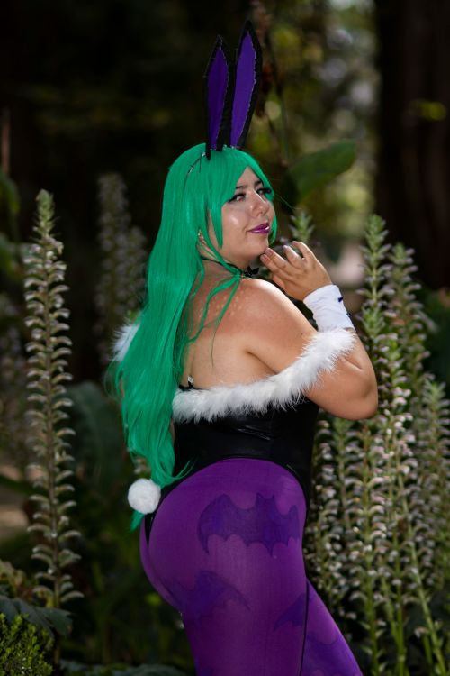 Free Cosplayer dressed as a whimsical character in a lush green forest, embodying fantasy and creativity. Stock Photo