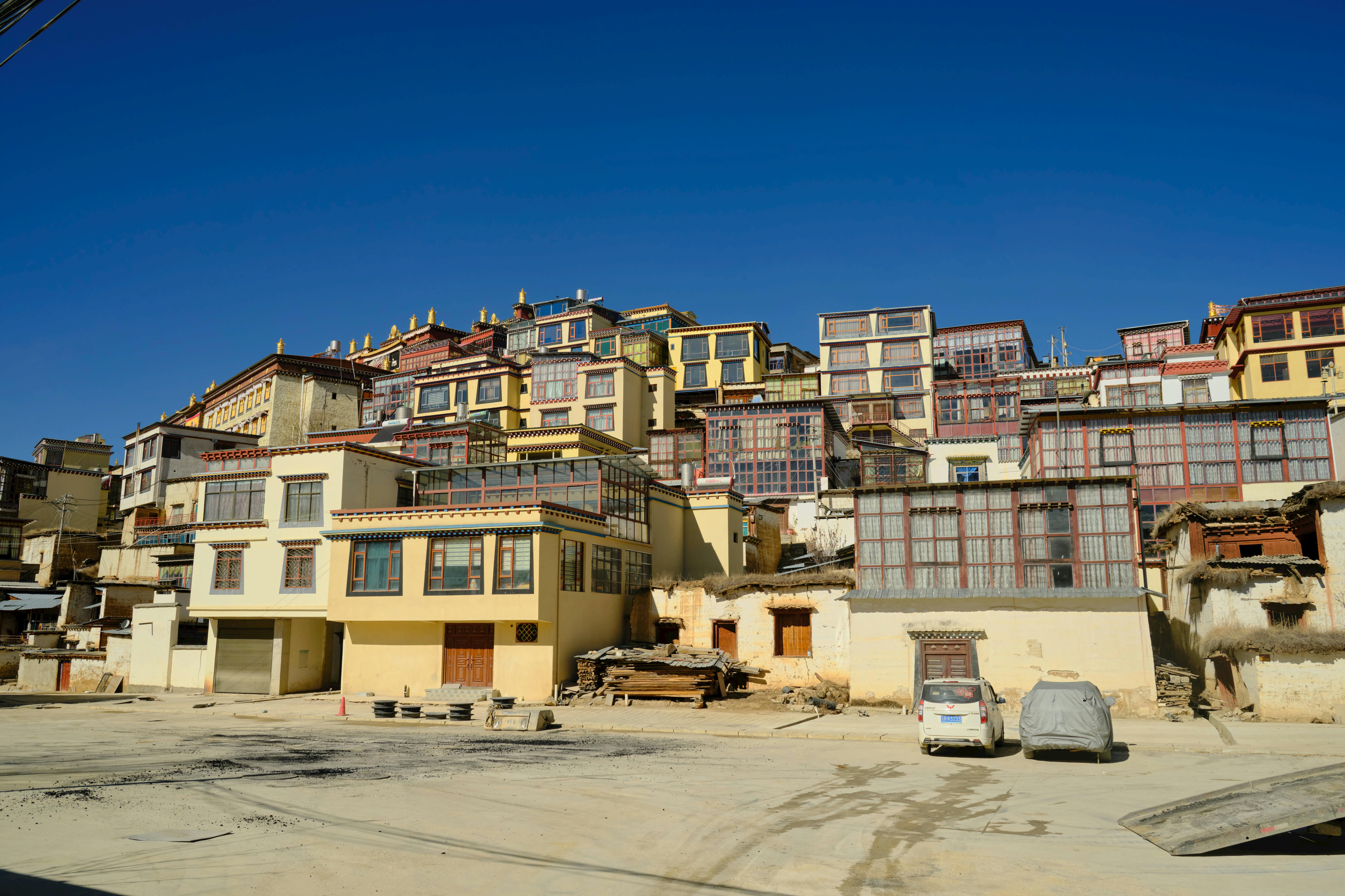 Tashichho Dzong fortress with mountains Thimphu Bhutan