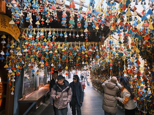 Free Crowded market scene with vibrant hanging wishing bells, capturing cultural ambiance. Stock Photo