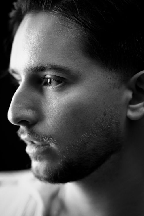 Free Black and white portrait of a man in profile with a contemplative expression. Stock Photo