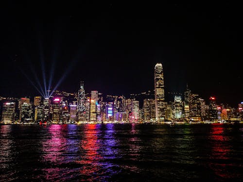 건물, 고층 건물, 도시의 불빛의 무료 스톡 사진
