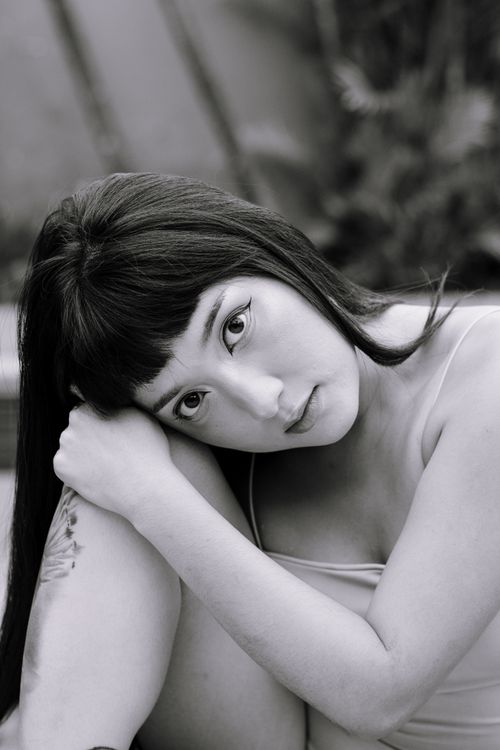 Free Black and white portrait of a young woman with an introspective gaze in São Paulo, Brazil. Stock Photo