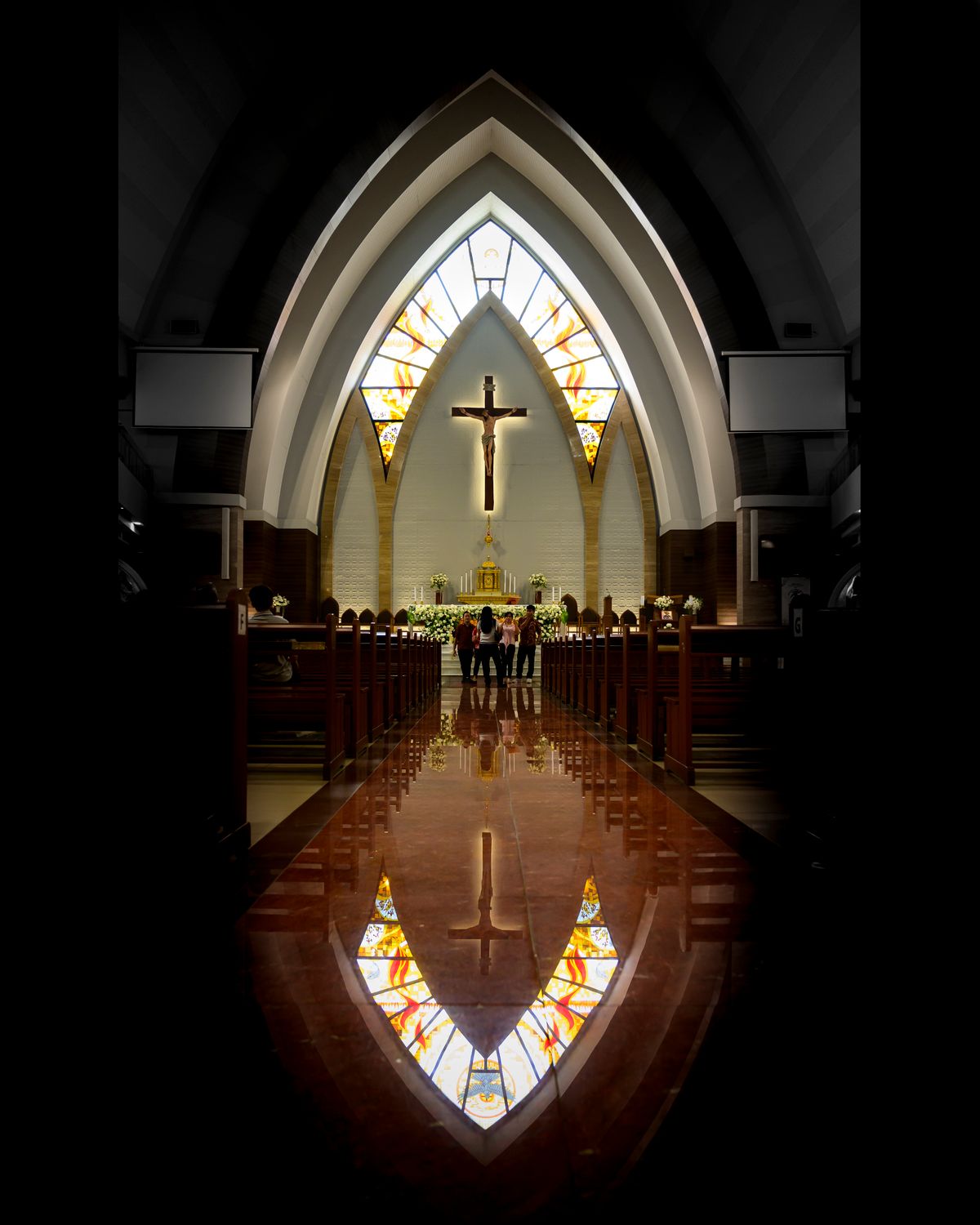 Mirror In Church Stunning Church Interior with Reflection · Free Stock Photo