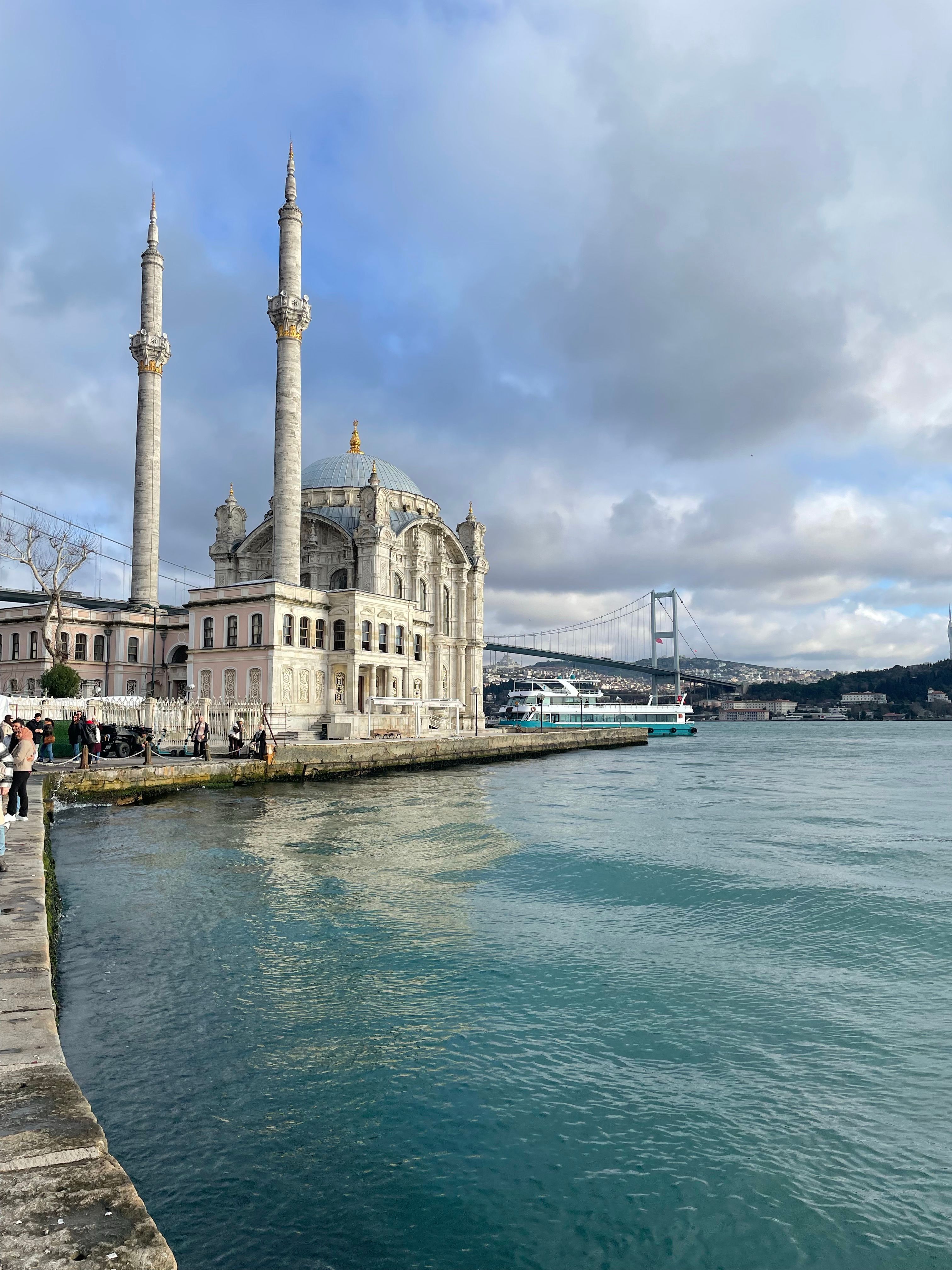 scenic-view-of-ortak-y-mosque-by-bosphorus-free-stock-photo