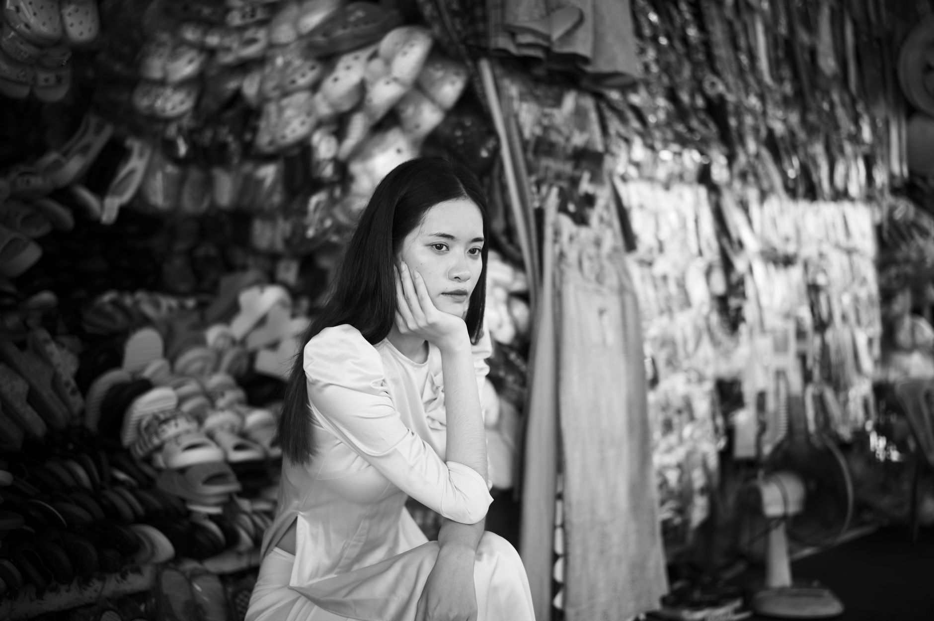 Cung Nước cần học cách cân bằng cảm xúc khi chi tiêu để tránh lãng phí.