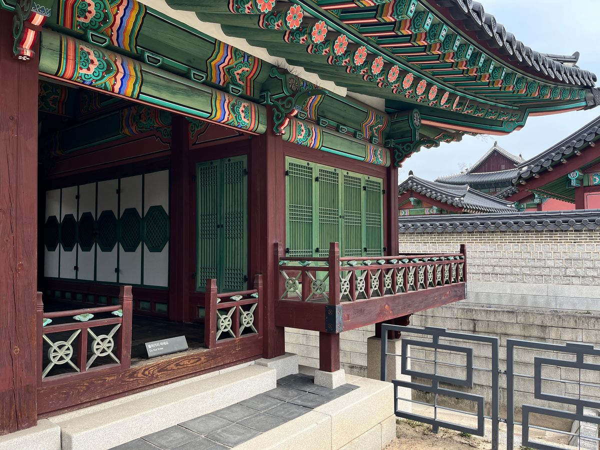 Seonjeongjeon and the Living Quarters