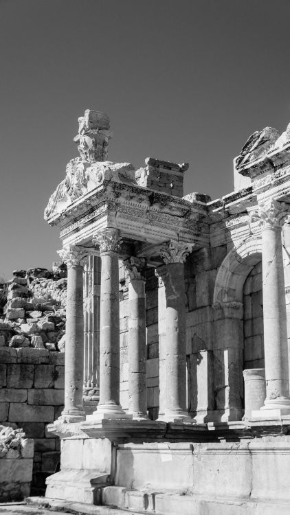Ancient Roman Ruins Monument under Clear Sky · Free Stock Photo