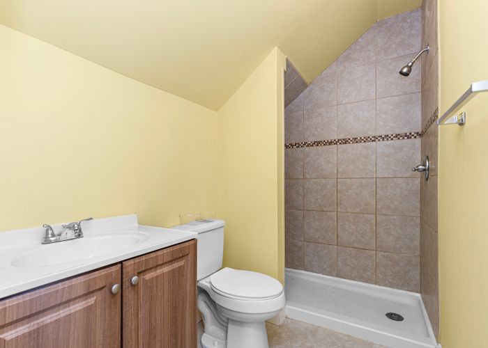 Accessibility and low-threshold showers