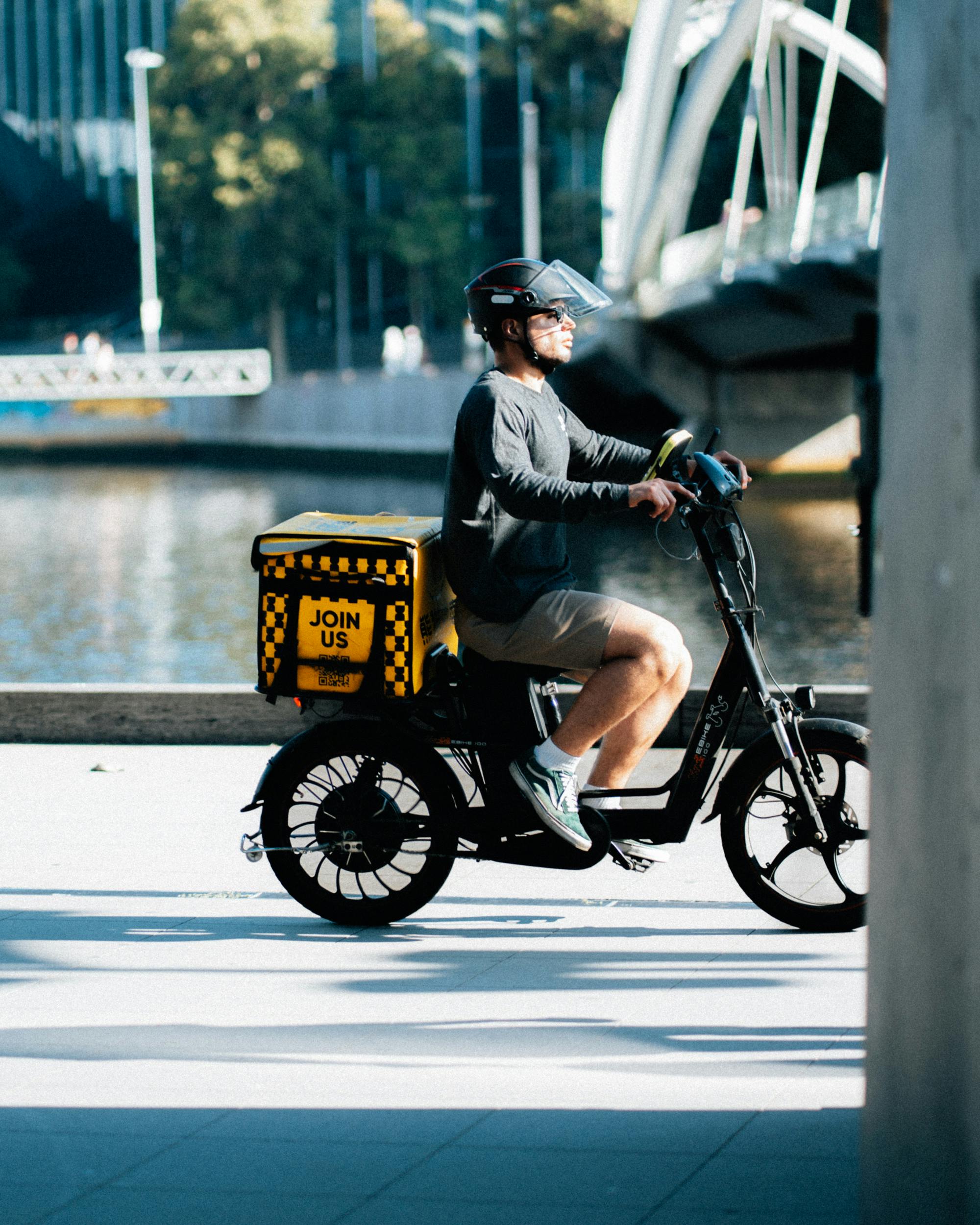 FOTO | Primul troleibuz electric și silențios din cele 22 achiziționate de PMB, gata pentru livrare în primăvara viitoare, anunță Bujduveanu