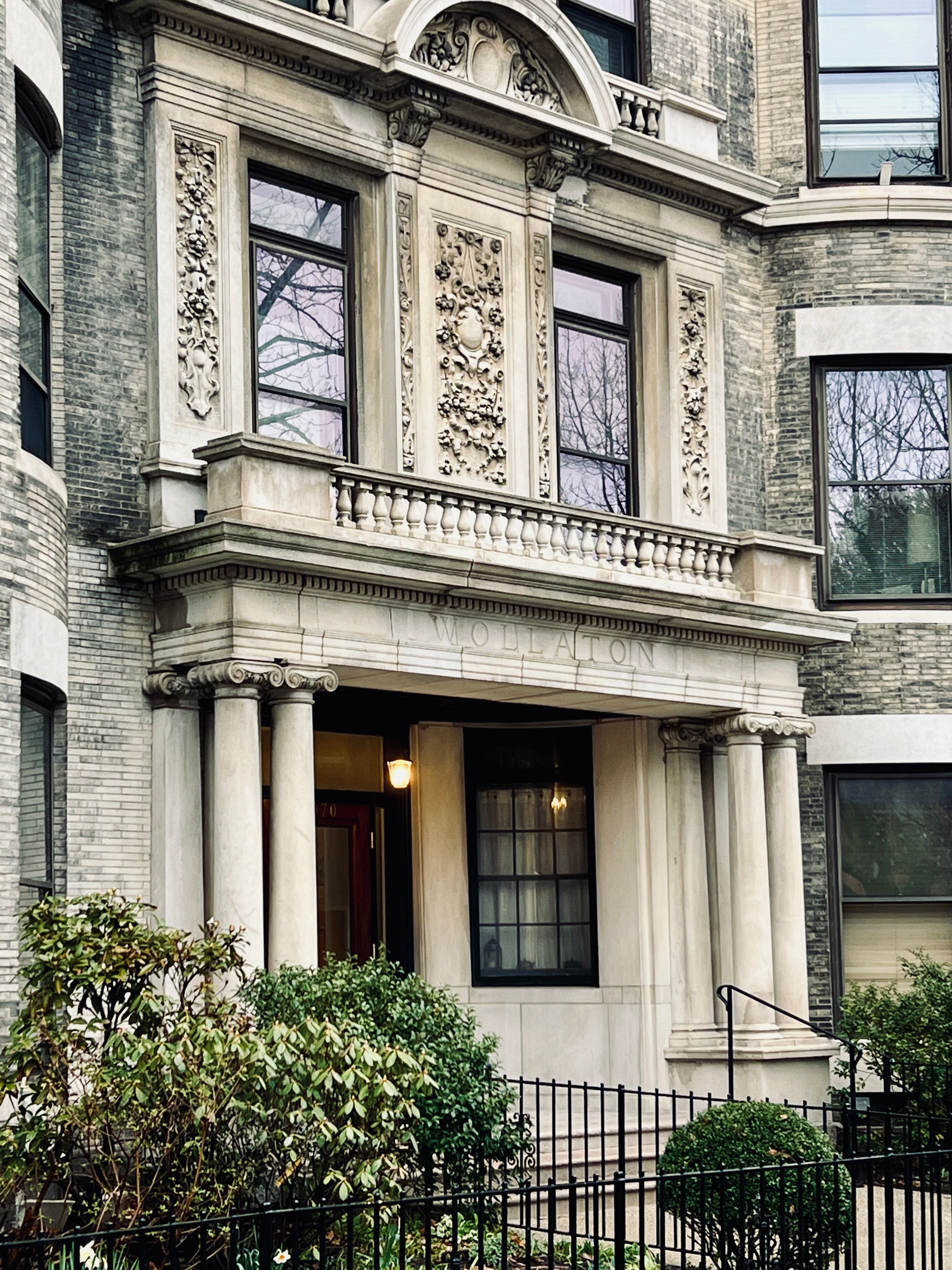 Elegant Historic Building Façade with Columns · Free Stock Photo