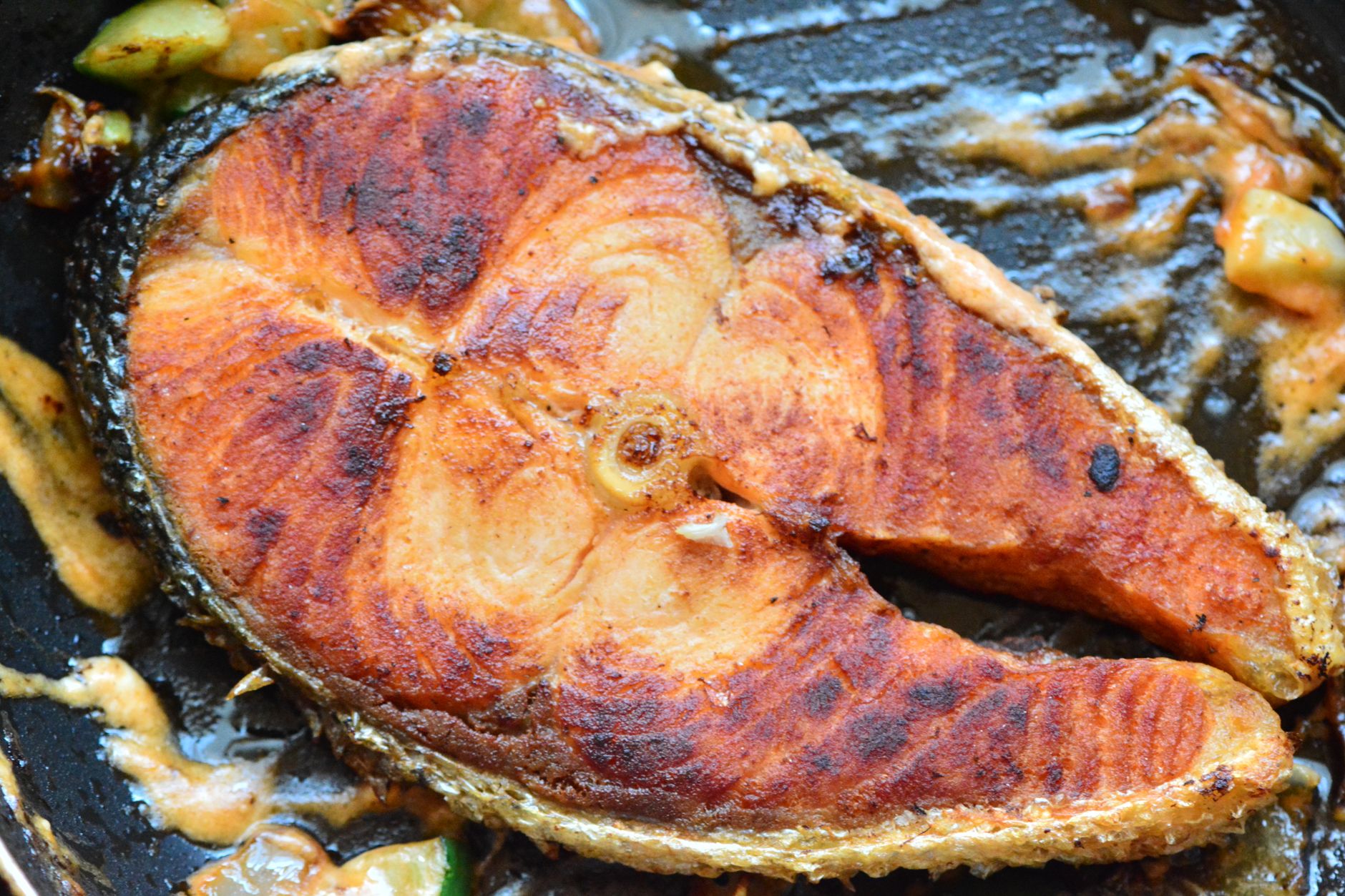 Step-by-step process of frying salmon skin in skillet
