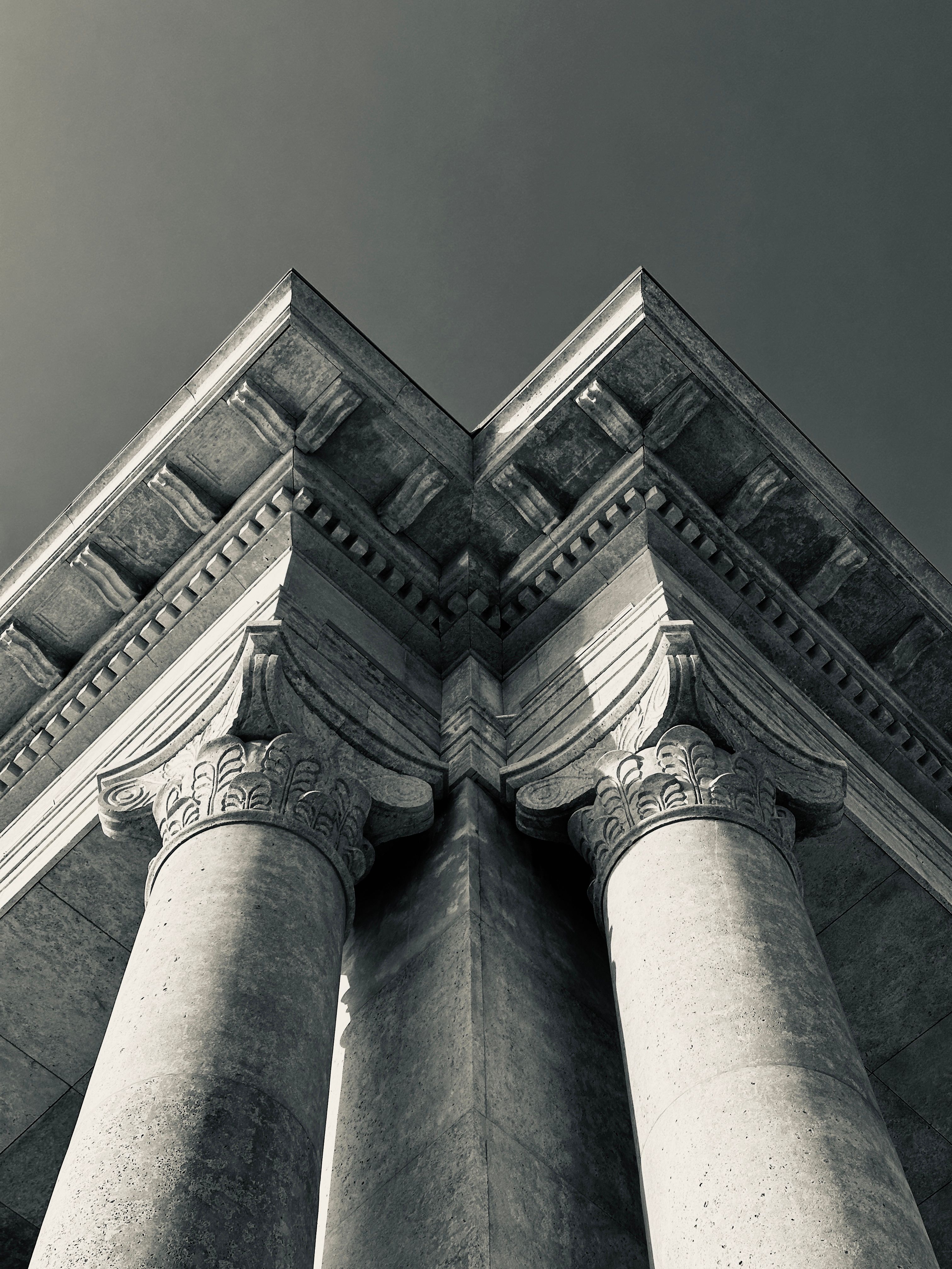 Elegant Architectural Columns in Black and White · Free Stock Photo