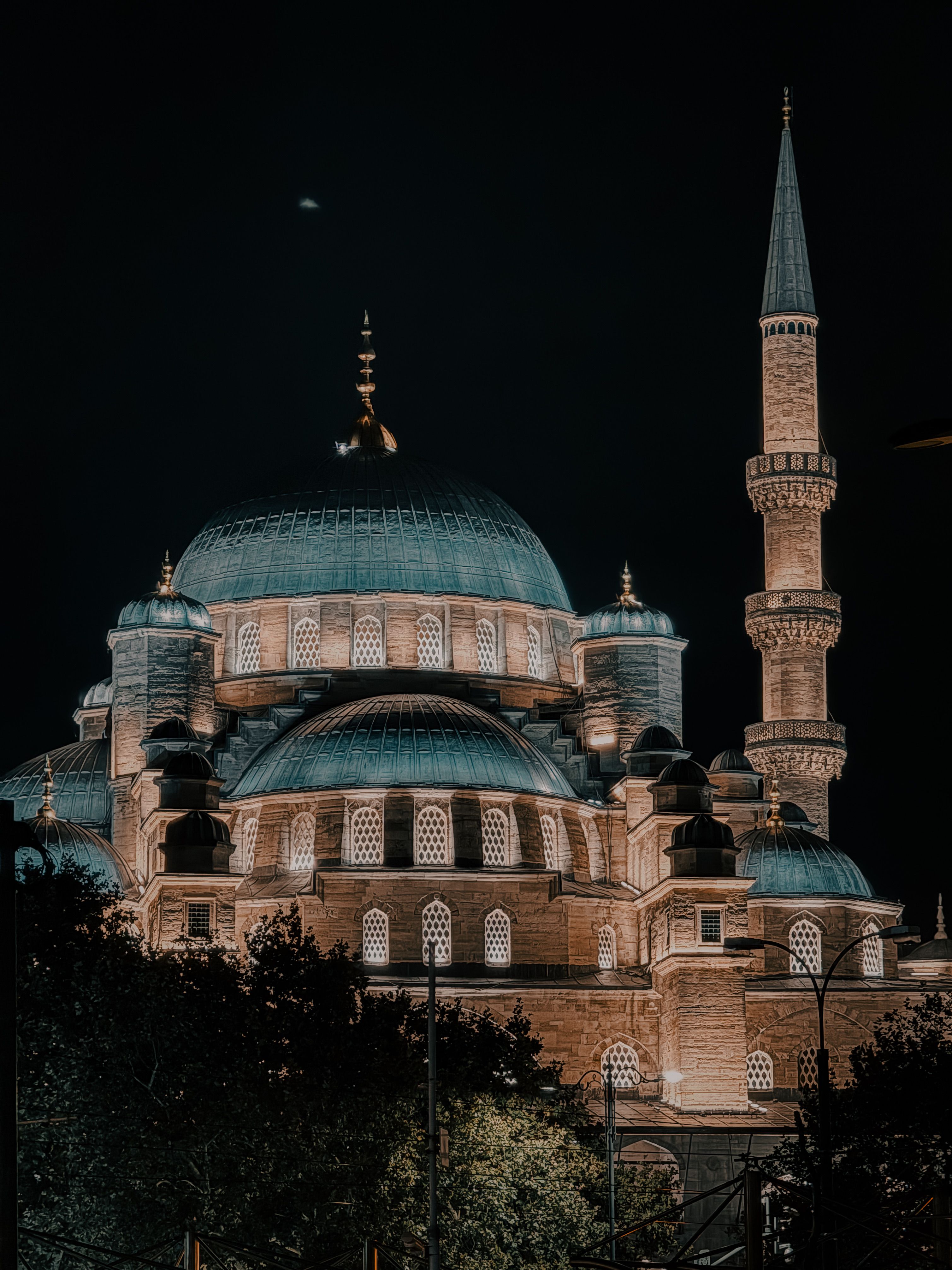 Illuminated Mosque at Night with a Minaret · Free Stock Photo