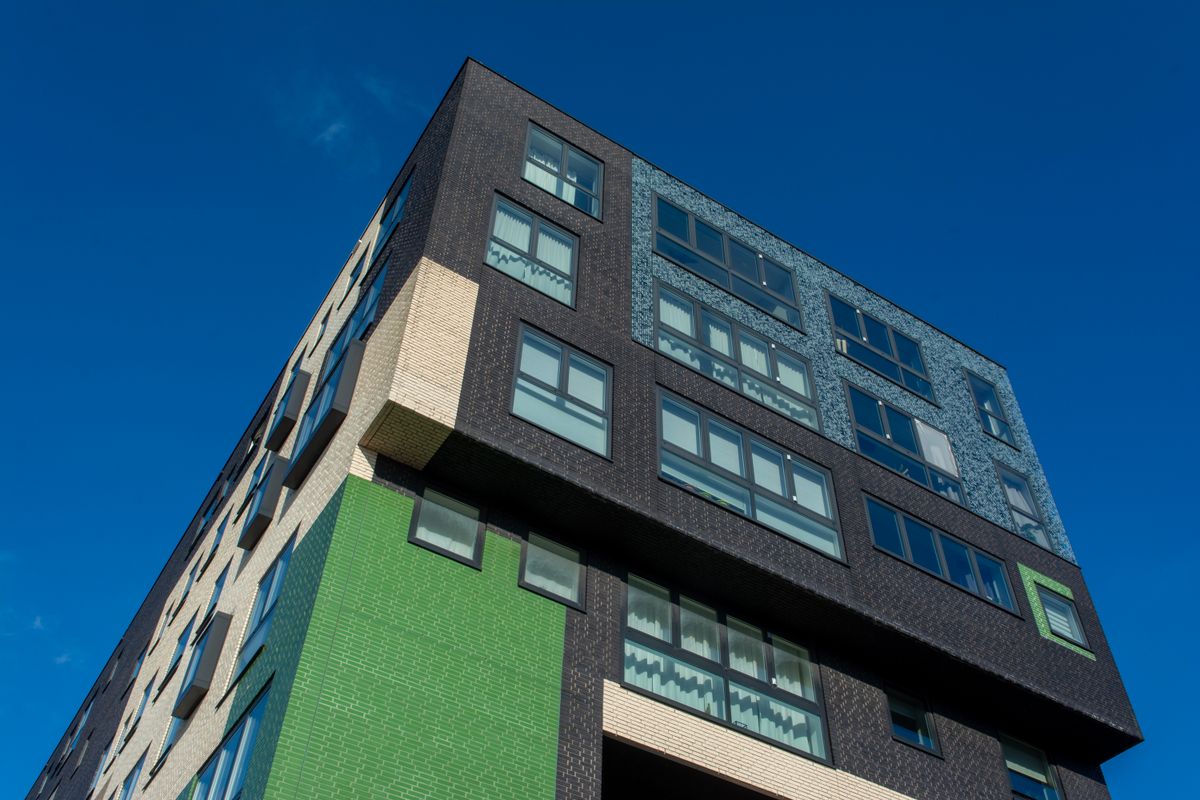 student moves in Clowne — Loaded properly: blankets, straps and a plan in Clowne