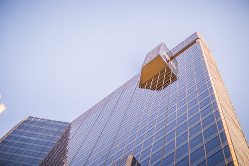 Edificio Alto Blu E Marrone