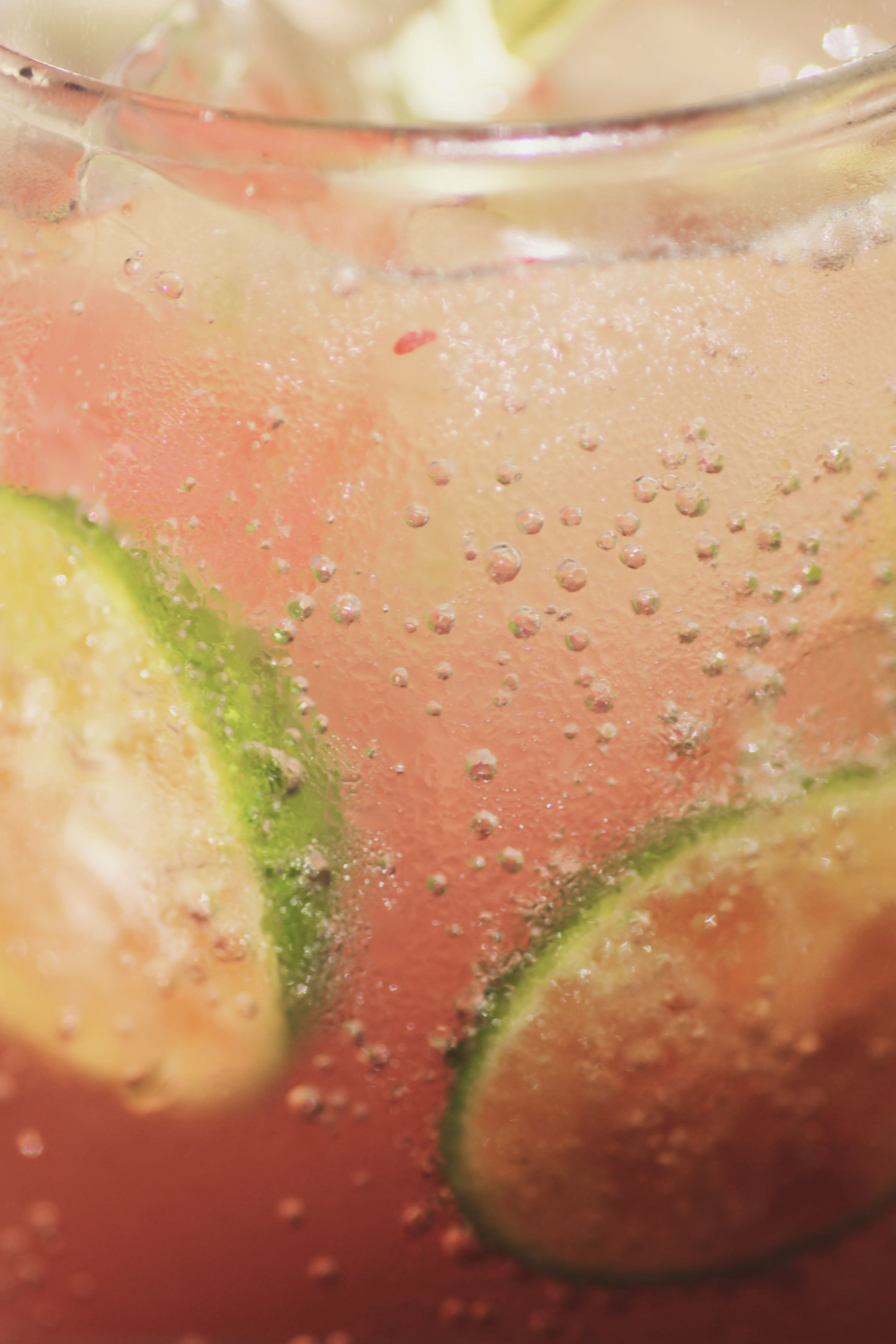 Gratis Primo piano di una soda al lime e agli agrumi con bollicine, rinfrescante e vivace. Foto a disposizione