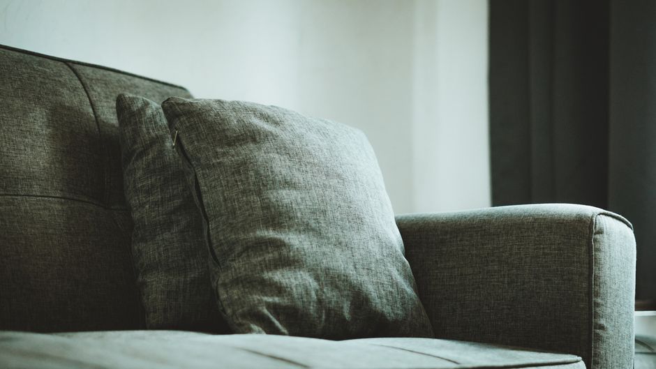Zbliżenie na ergonomiczny podłokietnik z zaokrągleniem