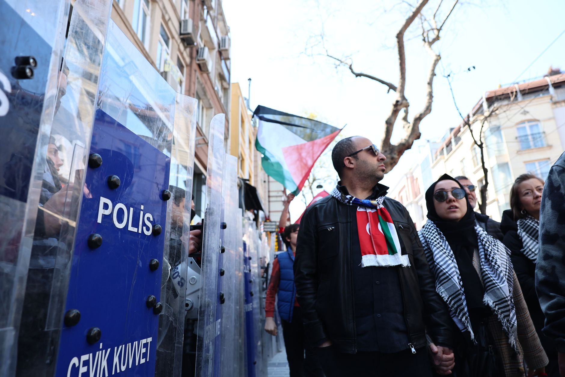 İstanbul'da polis müdahalesi ve gözaltı görüntüsü