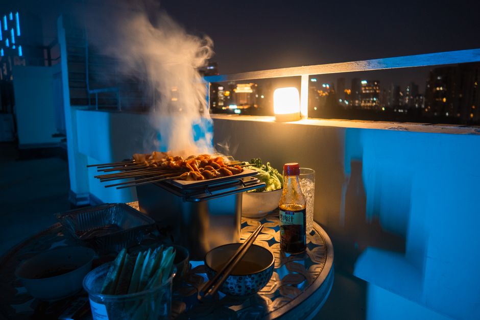 rooftop deck with grilling stations and city views - modern apartments chicago rooftop deck with grilling stations and city views - modern apartments chicago