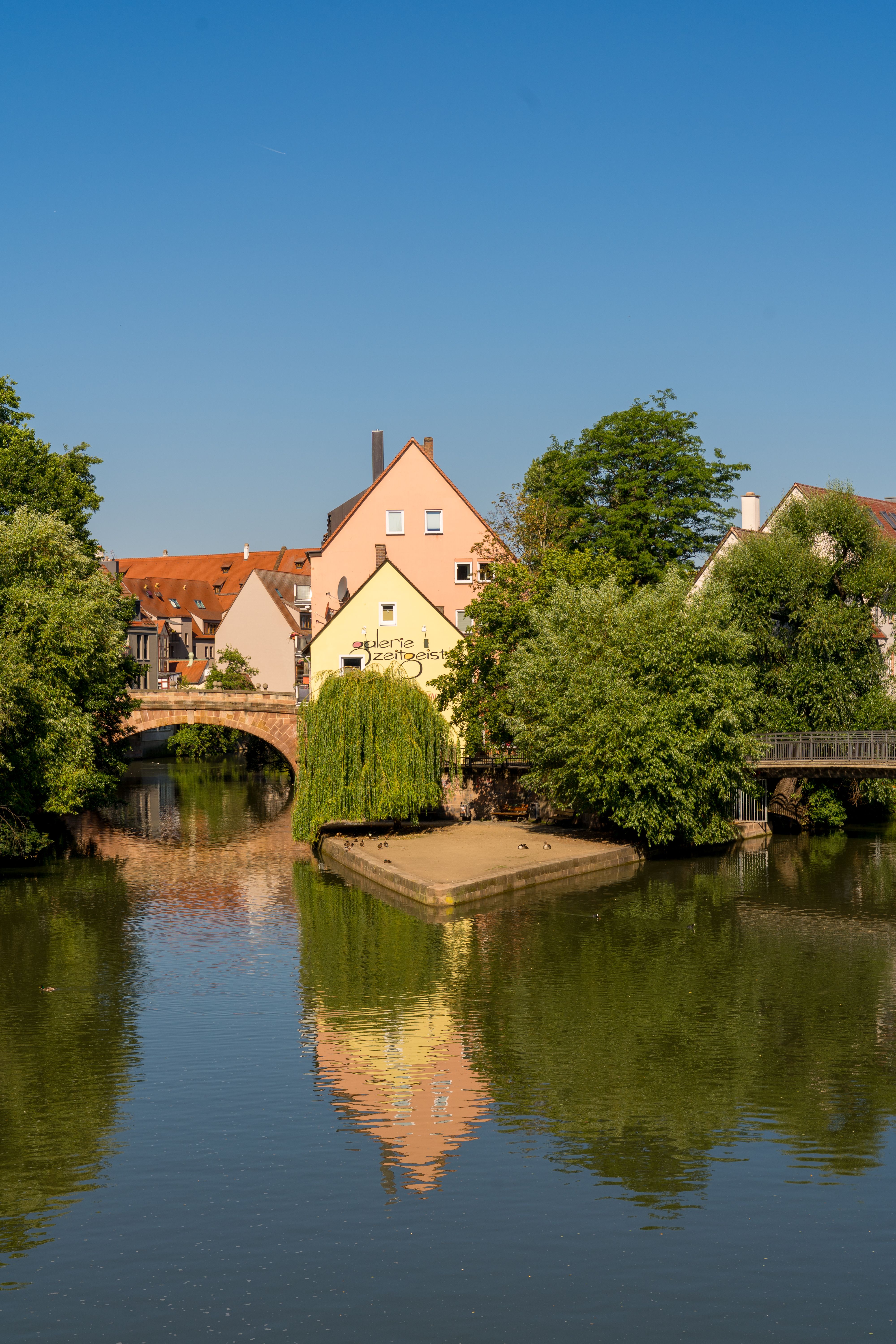 Picturesque Riverside Houses and Bridge · Free Stock Photo