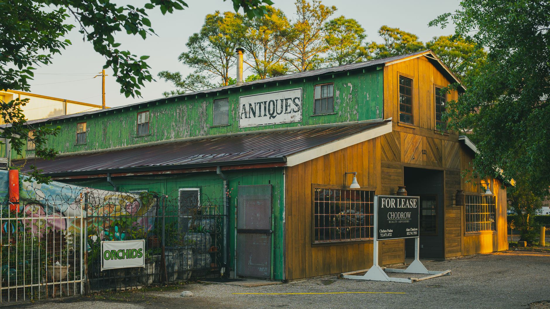 unique shopping scene Arlington Texas