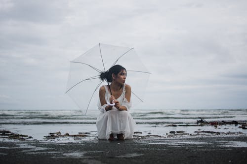 Şemsiye Tutan Kadın Fotoğrafı