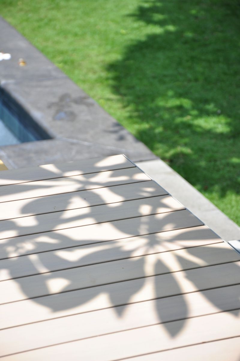 Stone hardscaping walkway