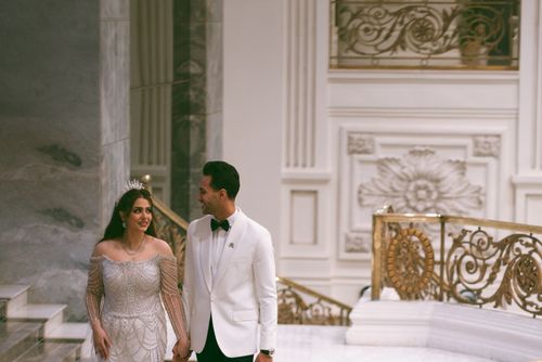 Luxury vs. Traditional Wedding Cakes: How to Decide