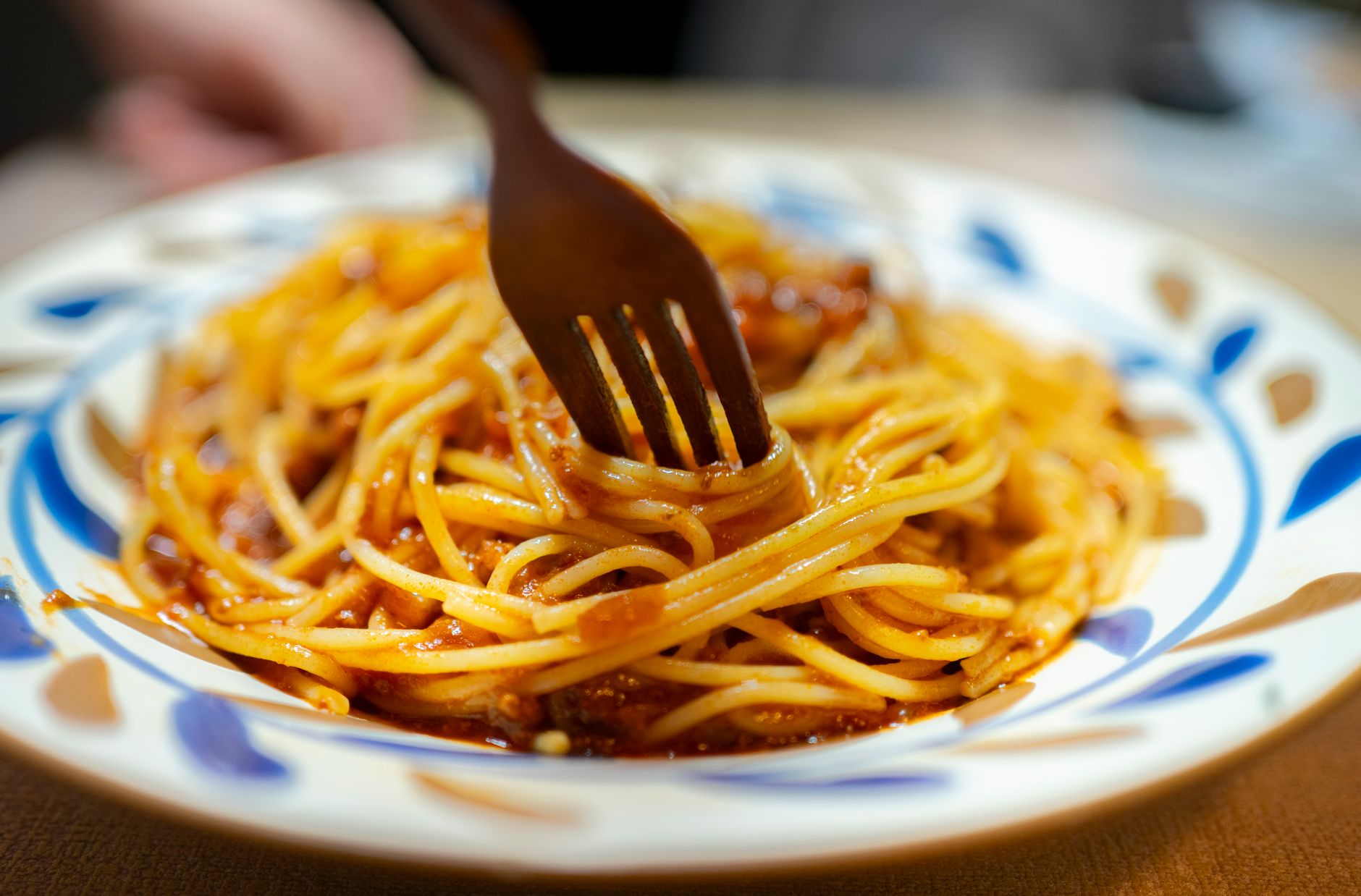 Pasta con verduras ligera para una comida saludable Plato de pasta con verduras ligera