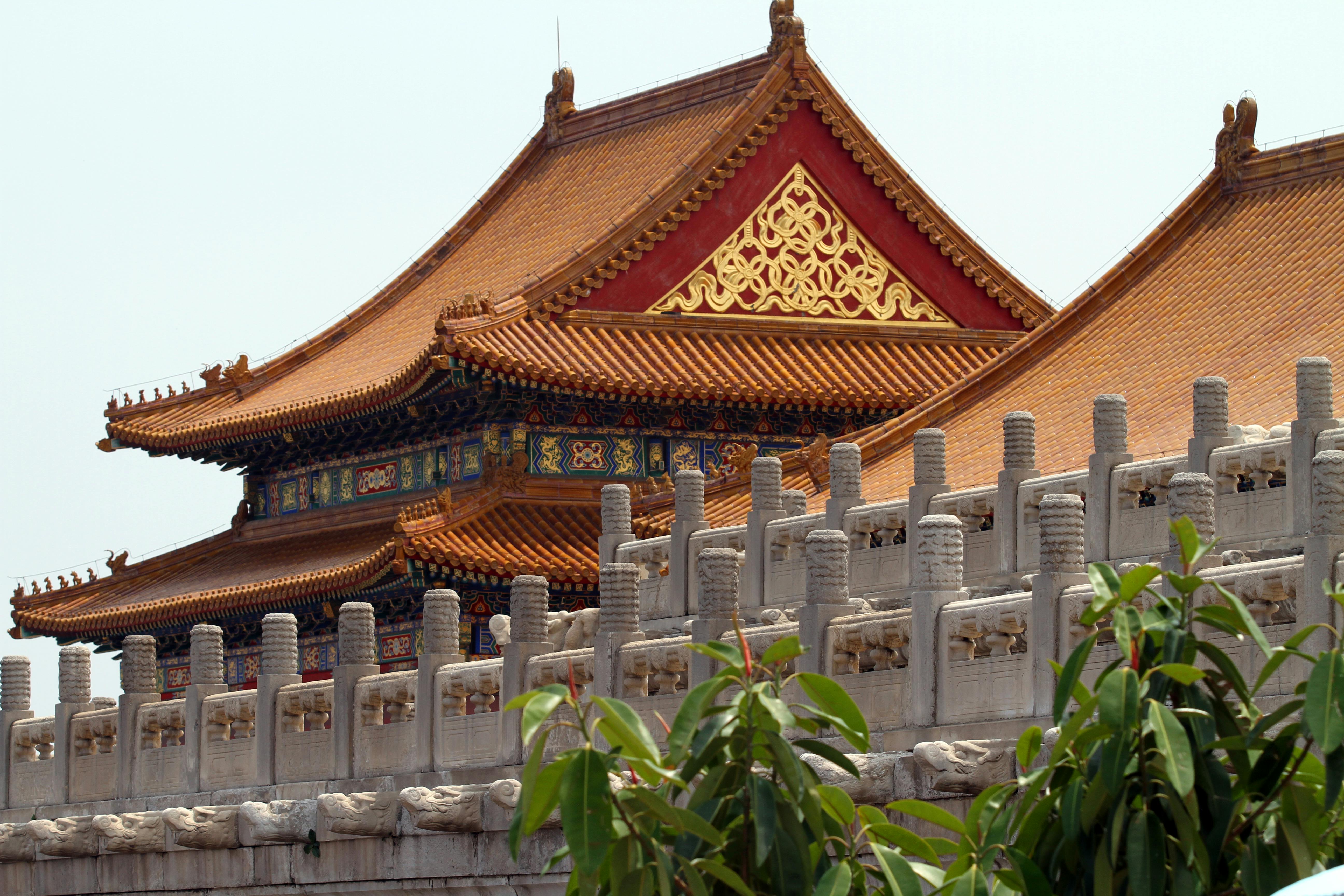 Henry Gold Party Travel