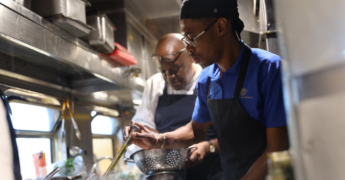 弘光科大陳昱蓁勇奪新加坡國際廚藝挑戰賽銀牌