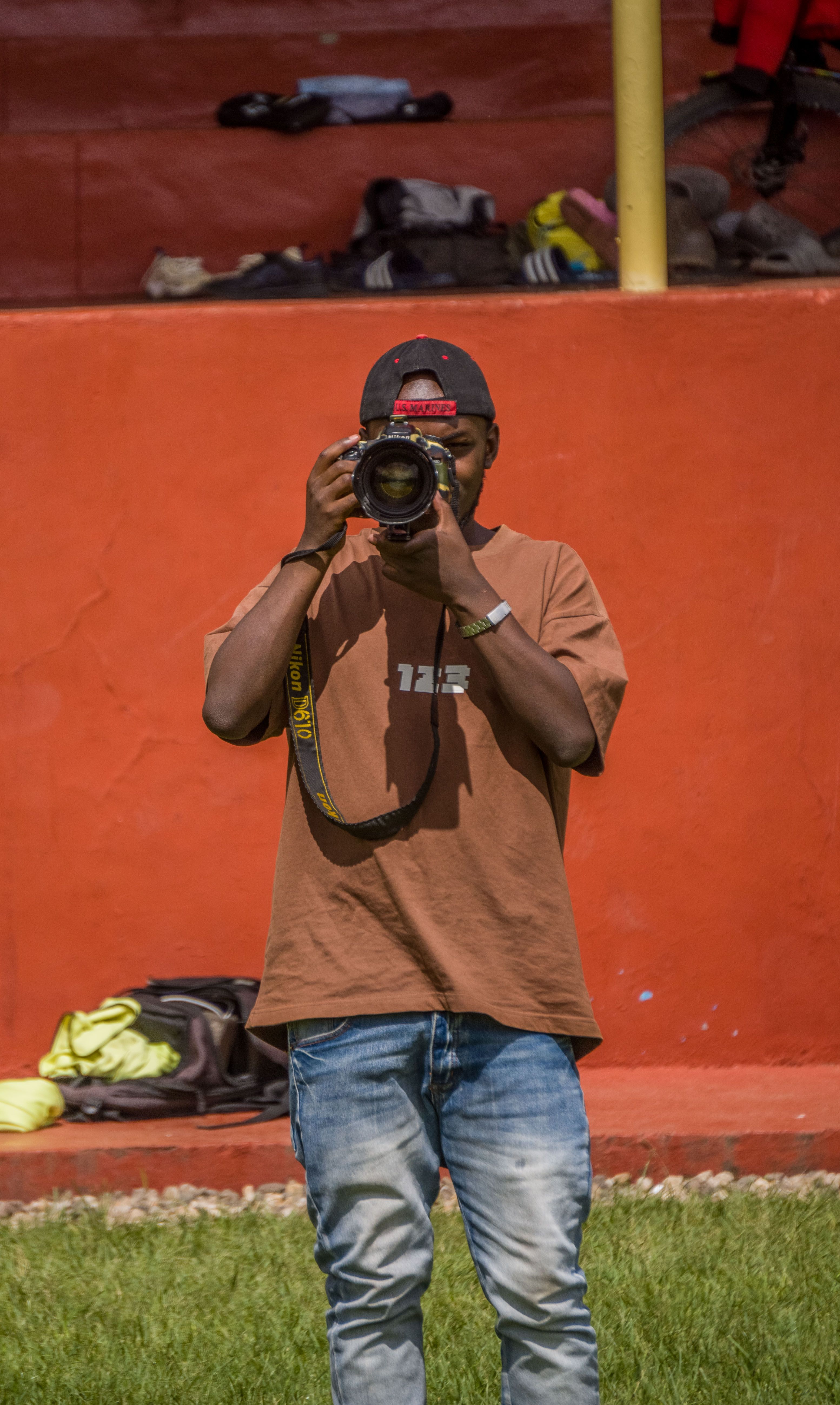 Photographing Summer Markets Without Awkwardly Blocking the Crowd — focus choices that speed up quiet work