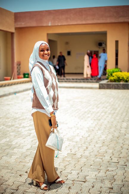 Inspirasi Outfit Hijab Nude: Dari Kasual Sampai Formal Inspirasi Outfit Hijab Nude: Dari Kasual Sampai Formal