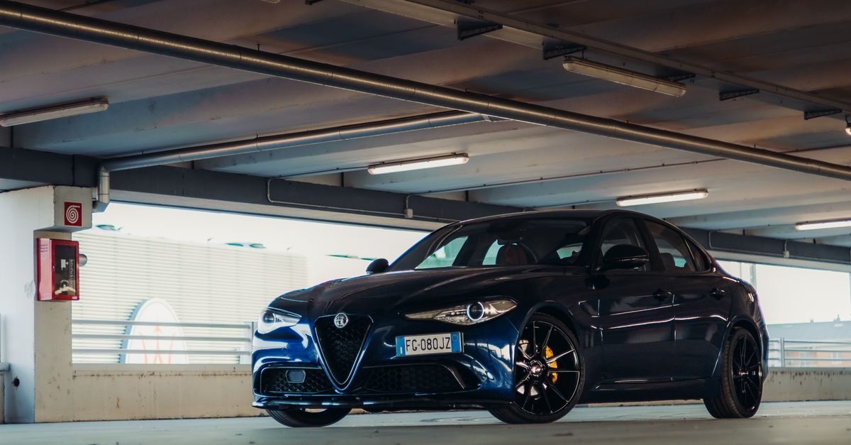 Профессиональные студийные фотографии автомобилей