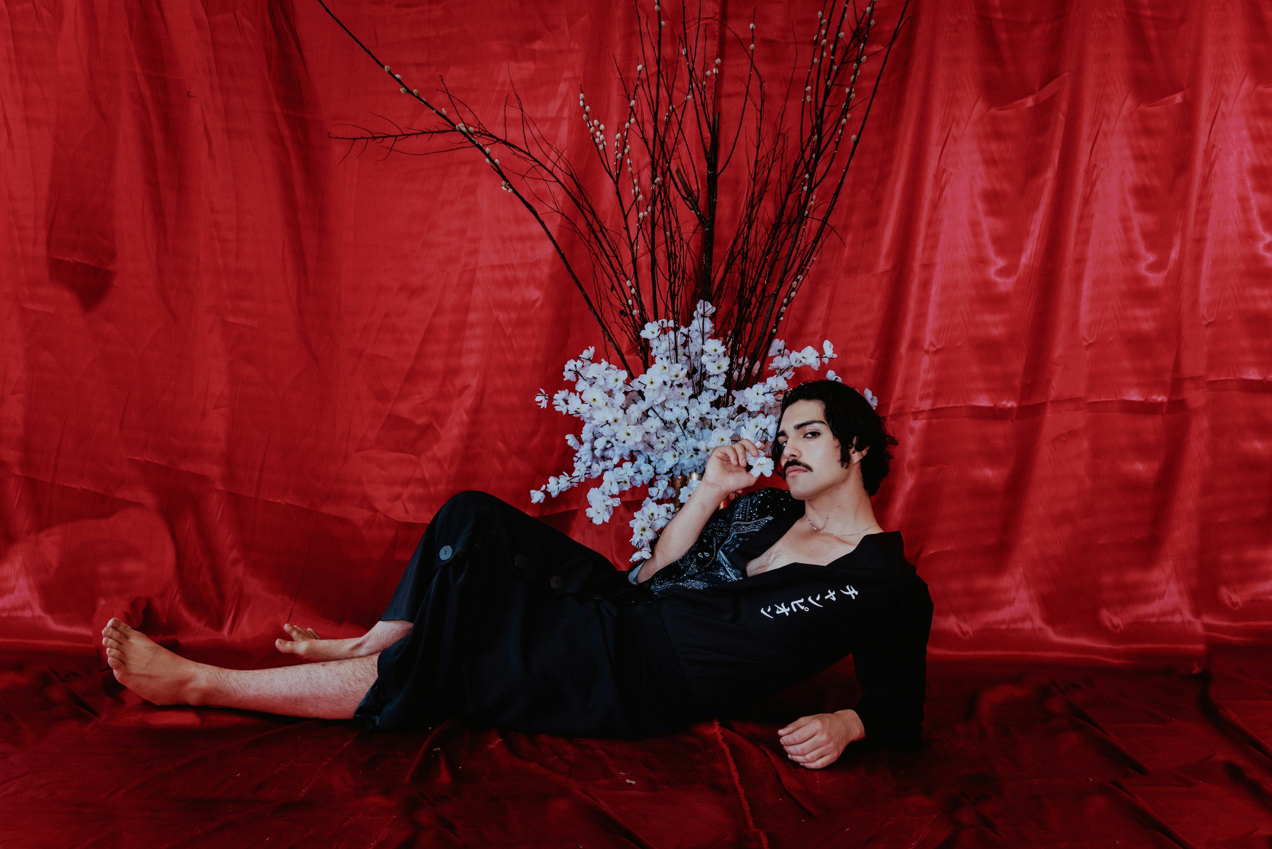 [ColoSach]-elegant-artistic-portrait-of-a-man-on-red-satin-with-floral-decor.