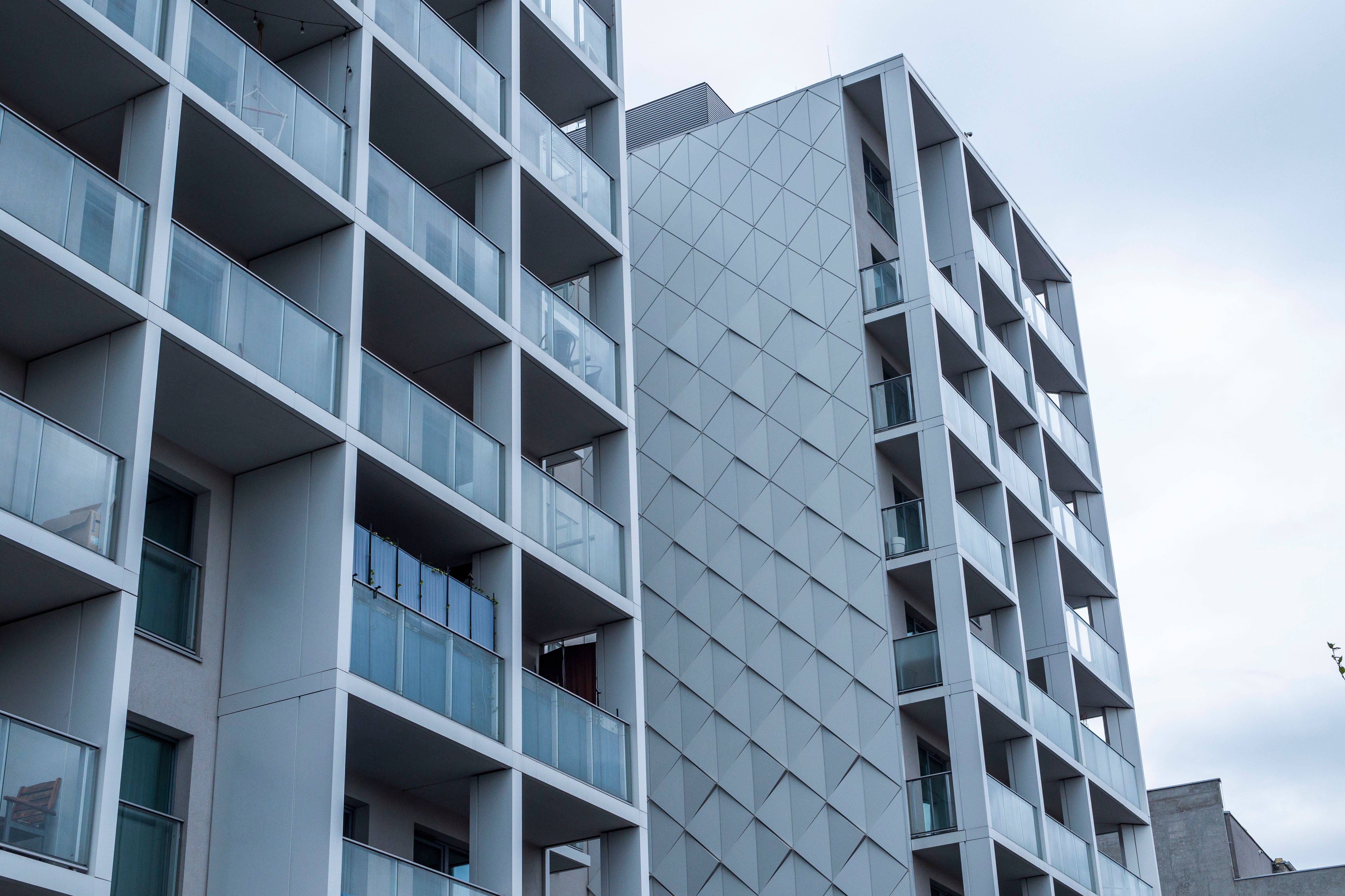 Modern Urban Apartment Building Exterior · Free Stock Photo