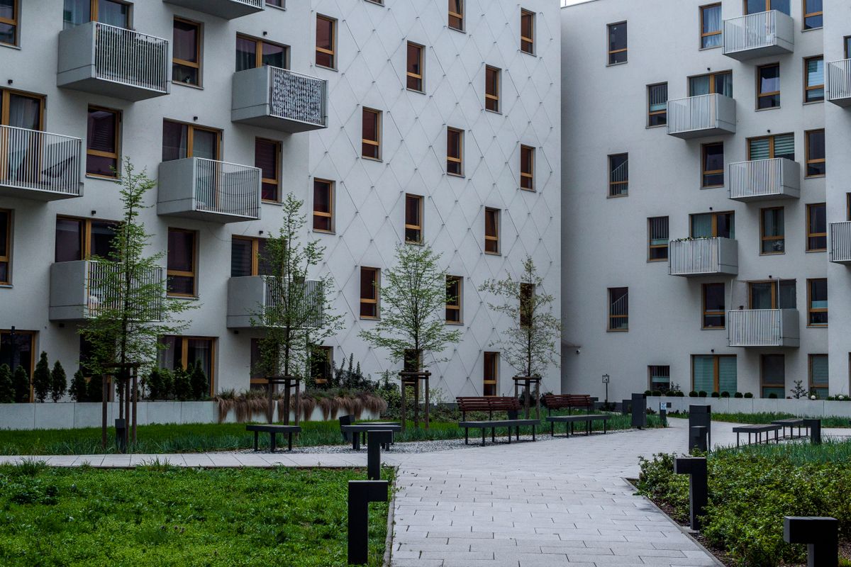 Block around a green courtyard