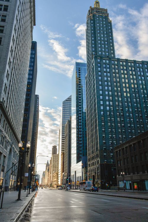 Free Breathtaking view of Chicago's skyscrapers at sunrise, capturing urban beauty and architecture. Stock Photo