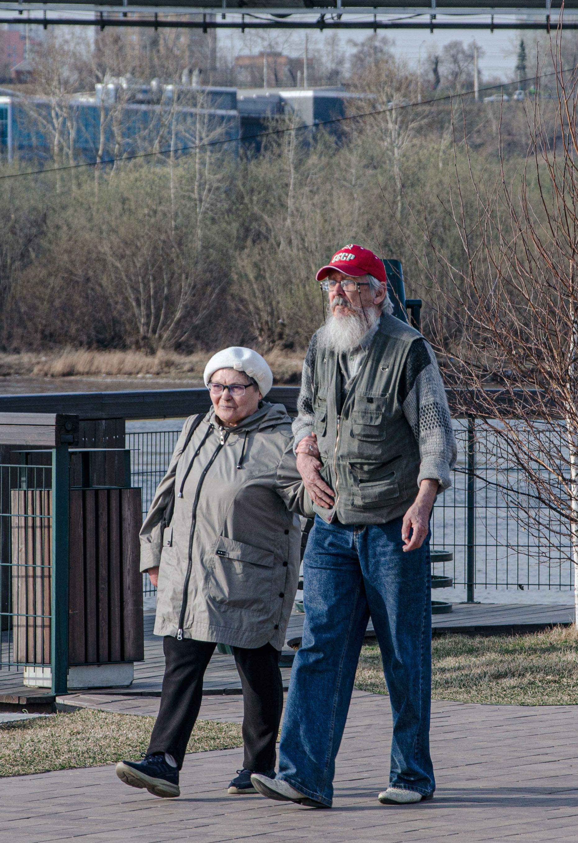 Couple meeting through dating app