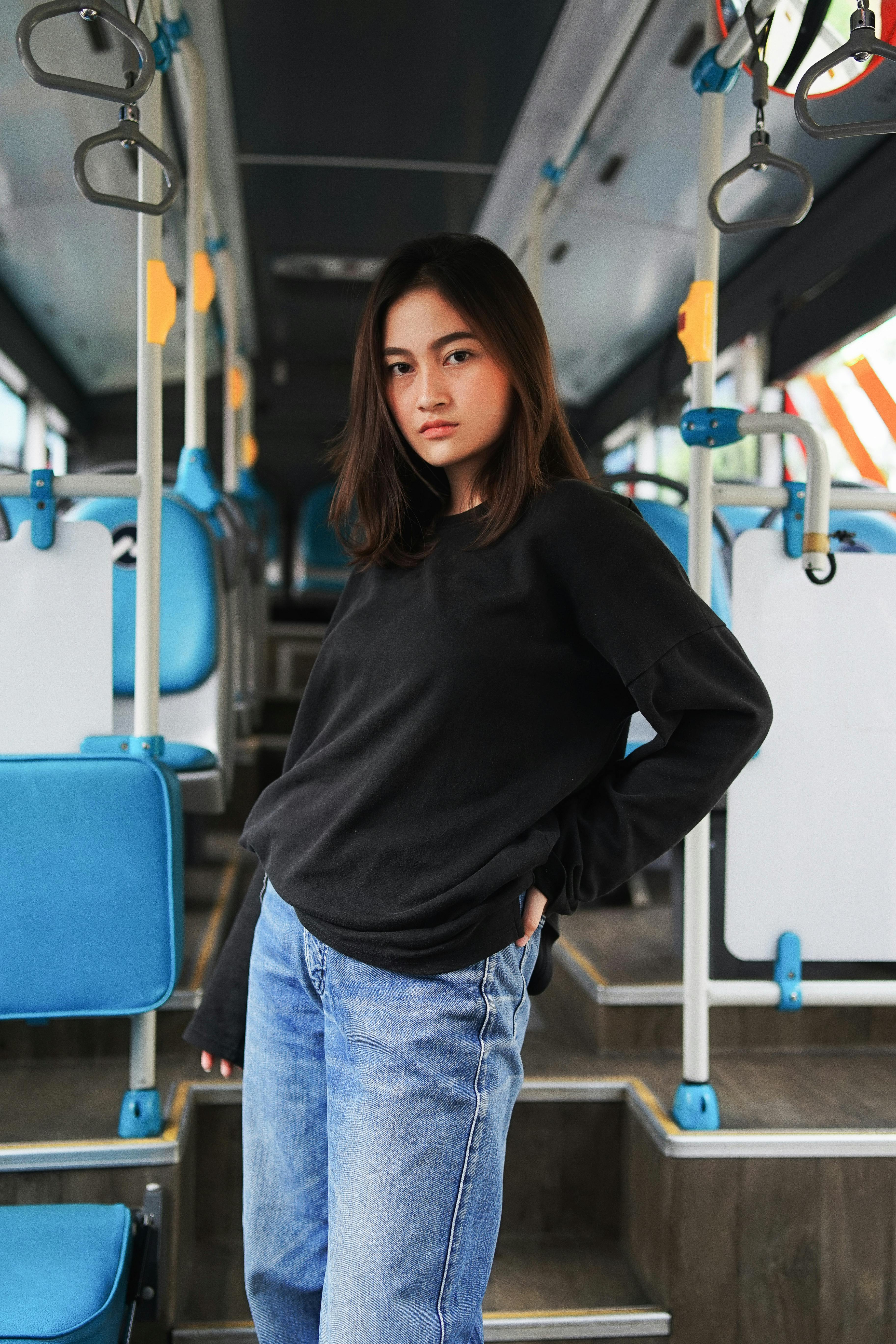Integration Vie liv Woman in Black Sweater and Blue Jeans Standing Inside Vehicle · Free Stock  Photo