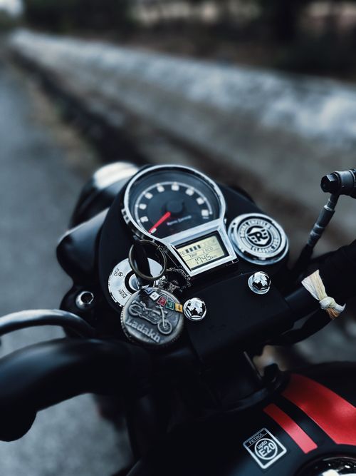 Free Detailed view of a motorcycle dashboard featuring a speedometer and keyring. Stock Photo