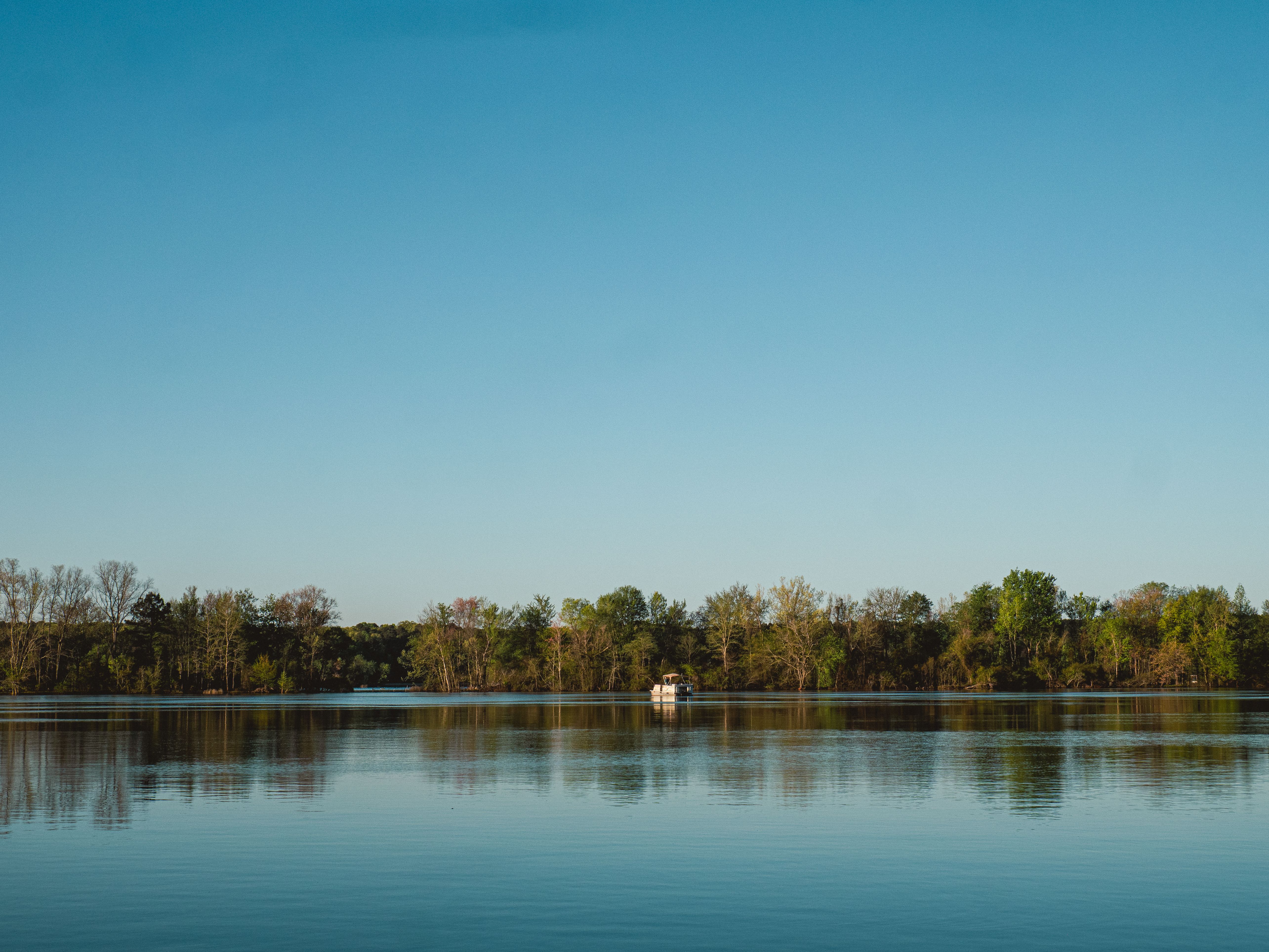 Boat ramp and shoreline picnic tables at Griggs Reservoir Park on the Scioto River