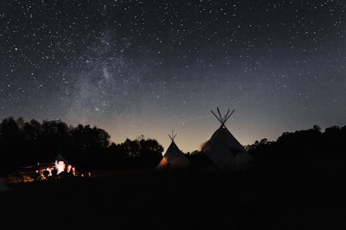 бесплатная Палатка под звездным ночным небом Стоковое фото