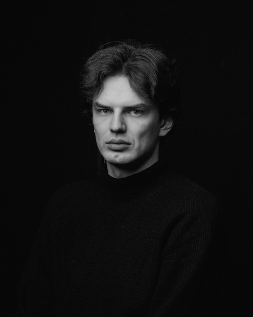 Free Dramatic black and white portrait of a young man with moody lighting. Stock Photo