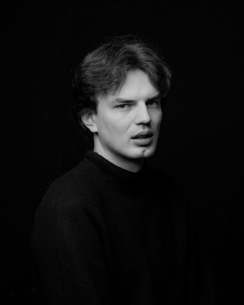 Free Classic black and white portrait of a person with a contemplative expression. Perfect for timeless and emotive themes. Stock Photo