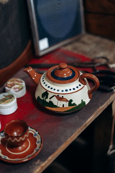 Teapots & fine bone china